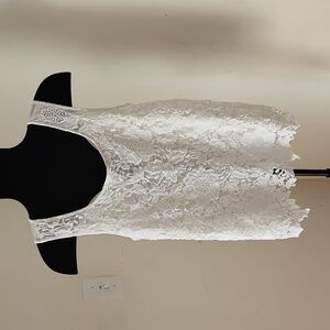 Cupio white sleeveless lace front top. Size L.